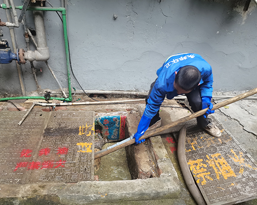 抱罗镇清掏化粪池
