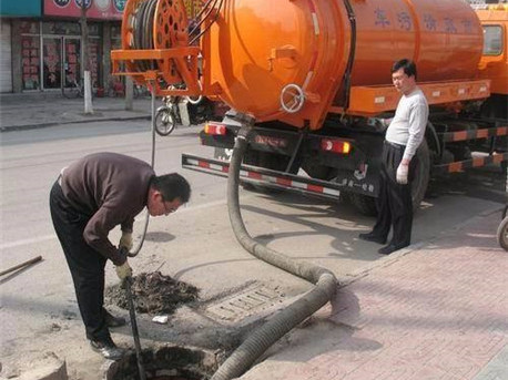 抱罗镇清掏化粪池，健康生活从这里开始